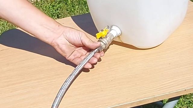 Как сделать автомобильный душ своими руками. Как вкрутить кран в канистру. Душ своими руками. смотреть онлайн