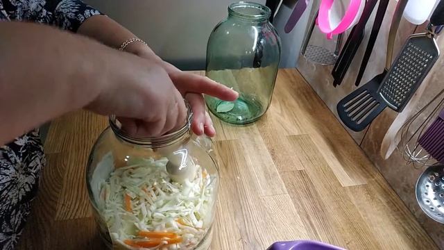 Квашеная капуста в банке под гнетом. смотреть онлайн