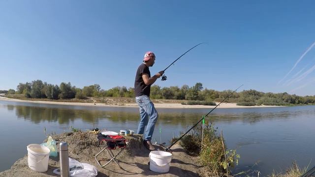 Карась осенью на реке, а собирался на леща 😎. смотреть онлайн