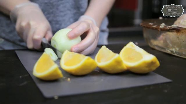 Целая курица с лимоном