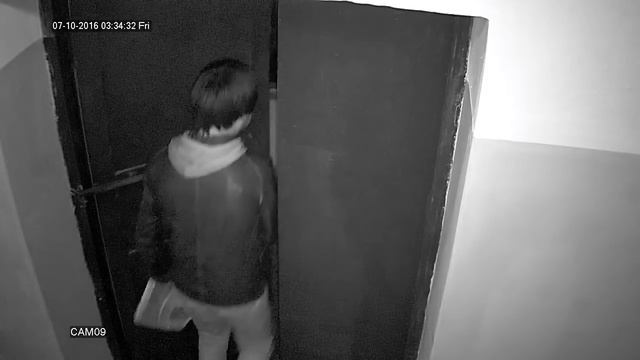 Нарезка с записи видеокамер подъезде дома на ул. Чуйкова смотреть онлайн