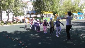 Спортивная игра «Воробьи и вороны». Ведущая - Наталья Перышкова. Мы танцуем, мы играем.