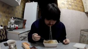 Ужинаю Доширак с говядиной