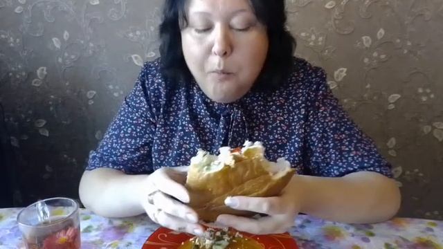 Мукбанг//Батон- бутерброд с колбасой...все съем!!!//Mukbang смотреть онлайн