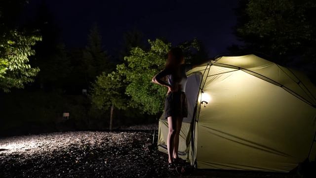 Отдых в палатке под проливной дождь и сильный ветер. Палатку унесло ветром. ASMR