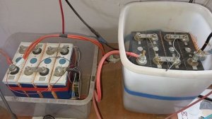 Разные мощности lifepo4 соединены вместе моя солнечная электростанция.