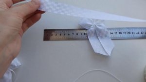 Двойной бантик из нарядной ленты
