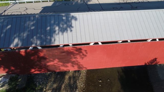 Engle Mill Road Covered Bridge in Xenia, Ohio - 4K Drone Footage - Extended Version смотреть онлайн