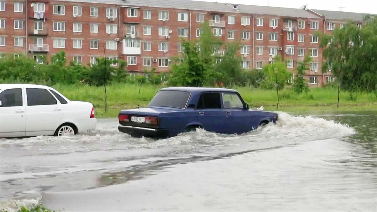 Погода во владикавказе. Владикавказ ливень. Сильный ливень во Владикавказе. Улицы Ставрополя превратились в реки. Погода во Владикавказе на сегодня.