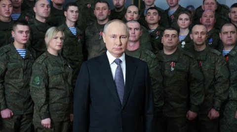 Раскрыты личности участников новогоднего обращения Путина