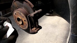 Замена передних тормозных колодок на Mercedes Smart Fortwo 451 Смарт Форту 2010 года 0,8 дизель