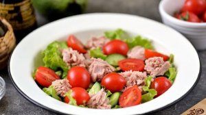 Салат с консервированным тунцом и авокадо