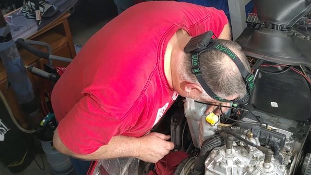 Oil Reservoir Swap/Install on 2001 MXZ 800 Adrenaline смотреть онлайн