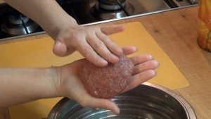 Котлеты с яйцом из мясного фарша с сыром в духовке