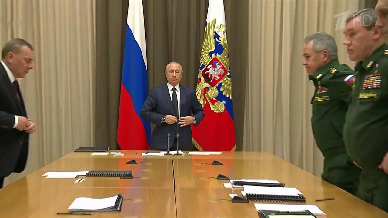 Владимир Путин на совещании с военными почтил мину... память экипажа сбитого Азербайджаном вертолета