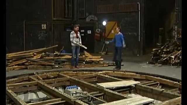 В академическом театре меняют сцену смотреть онлайн