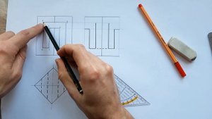 Профильная проекция четырехгранной призмы с П-вырезом. Проекционное черчение. Призма с вырезом