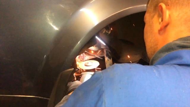 КАК ОТКРУТИТЬ ЗАРЖАВЕВШУЮ ТОРМОЗНУЮ ШЛАНГУ на AUDI A4 B6 // ЗАМЕНА ТОРМОЗНОГО ШЛАНГА смотреть онлайн