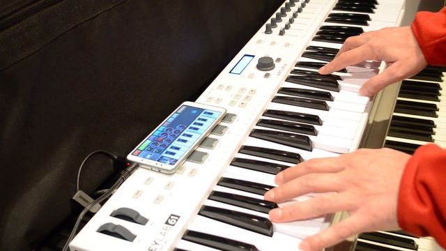 ROCKRELAY FM SYNTH смотреть онлайн