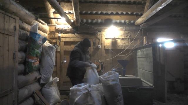 Таких нам точно не нужно ,тушёнке быть,не удачный опорос,привезли рулоны сена смотреть онлайн