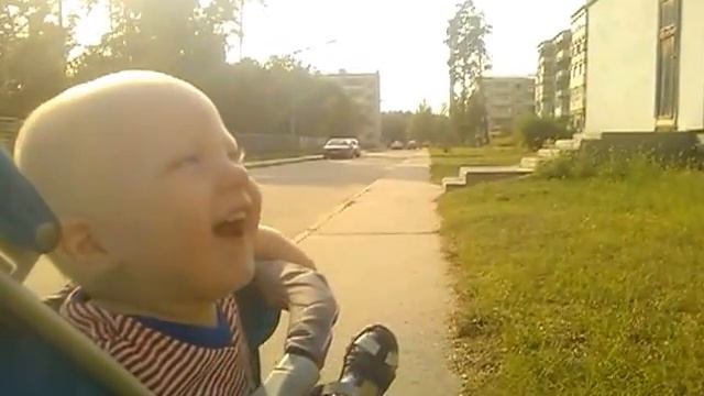 Laughing baby. Малыш заразительно смеется! :))) смотреть онлайн
