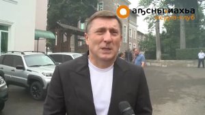 Рубен Татулян раздает подарки в Абхазии