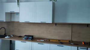 Пришиваем фартук и прикручиваем полку на кухне! Креплю подсветку!