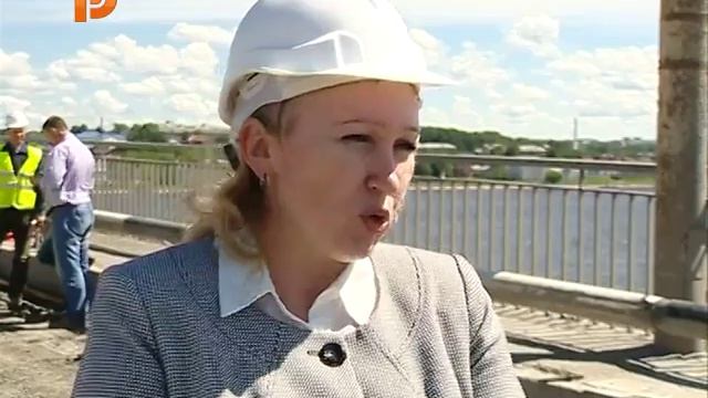 В Костроме рабочие оголили перед журналистам все деформационные швы моста через Волгу смотреть онлайн