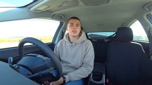 Обзор на Toyota Prius Hybrid 2012 года. Авто из Японии. Экономичная машина. Тойота Приус 2012 год.
