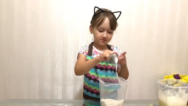 Ралинка Снежинка готовит радужный торт по рецепту торт Зебра. Rainbow cake