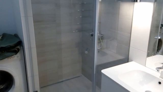 Стеклянная душевая "Трапеция" на заказ из осветлённого стекла 8 мм смотреть онлайн