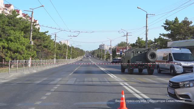 Взрывотехники ликвидируют суббоеприпасы после ракетной атаки Севастополя