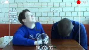 Как сделать легкий опыт, эксперимент дома - Электризация - Отец и Сын №57