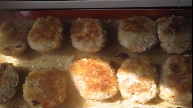 запекаем котлеты в духовке на силиконовом коврике