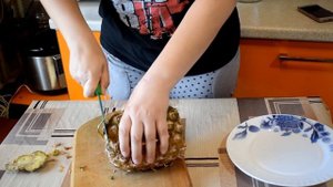 Как разделать ананас