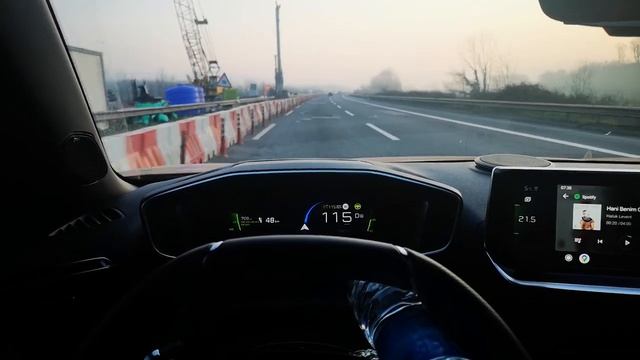 Peugeot 2008 Adaptive Cruise Control With Bottle. смотреть онлайн