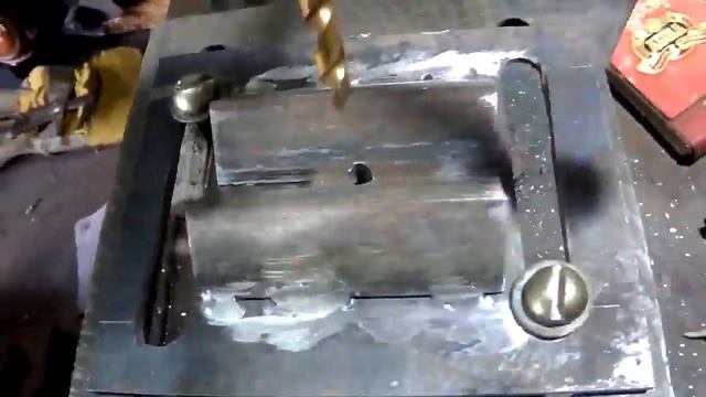 Простое приспособление для сверления Simple and necessary drilling tool . смотреть онлайн