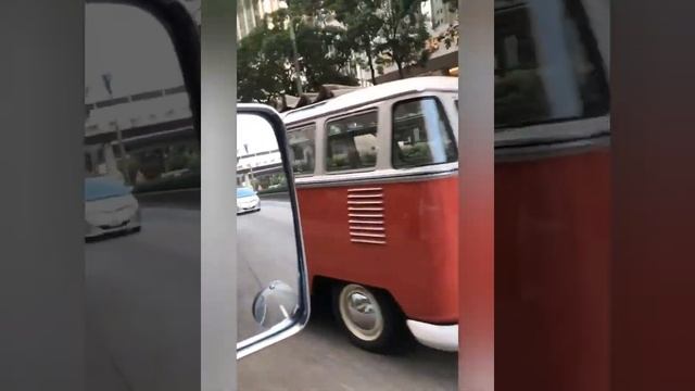 1960 Volkswagen Type 2 T1 23 windows Samba in Hong Kong смотреть онлайн