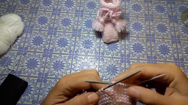 Детские пинетки- сапожки спицами.#вязаниедлядетей #пинеткиспицами