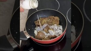 Печень кролика и паста с томатами в сливках