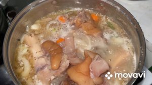 Горячий холодец из ноги говяжьей. Вкусный,мягкий,нежный и ароматный.