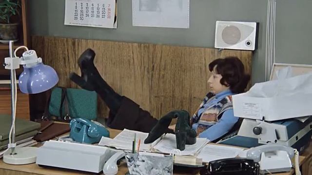 - Очень вызывающие. Я бы такие не взяла... - Значит, хорошие сапоги, надо брать.
