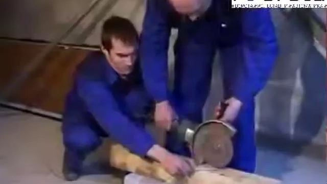 Установка креплений и натяжка торсионного механизм секционных ворот смотреть онлайн