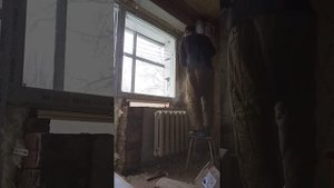 штукатурка откосов балконного блока на улице Романа Шухевича. демонтажные работы