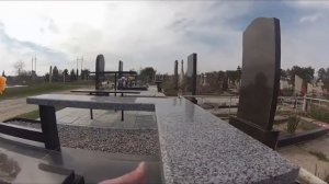 Изделия из гранита. Лавочка гранитная серая. Гранитный стол и лавка. Столешница из камня.