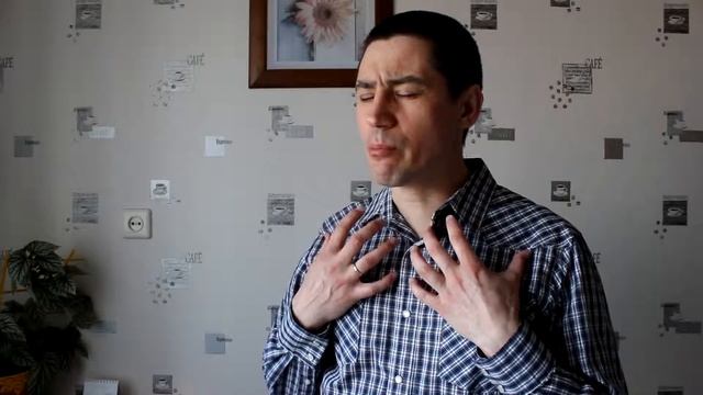 В стиле Маяковского парень читает стих.avi