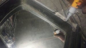 экономно и эффективно клею корпус  бокового зеркало автомобиля