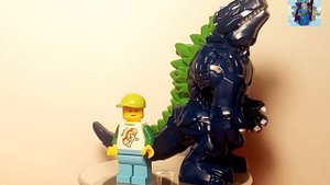 Большая фигурка LEGO Годзиллы