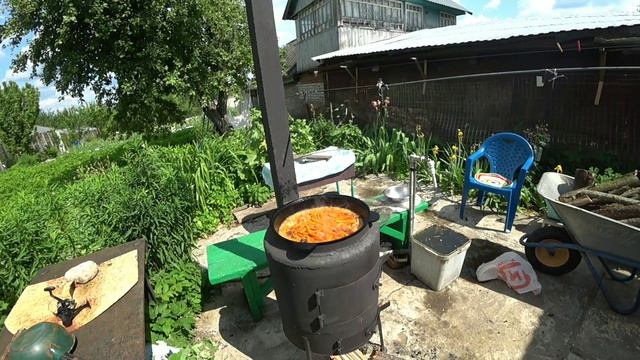 ПЛОВ В КАЗАНЕ ИЗ КУРИЦЫ СО СВИНИНОЙ. ГОТОВИМ С БРАТОМ НА НОВОЙ ПЕЧКЕ. 24 ИЮНЯ 2023 ГОД. смотреть онлайн