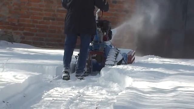 Гусеничный снегоуборщик Нева. смотреть онлайн